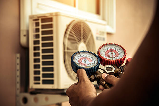 Professional Hvac technician working in Monroeville, PA